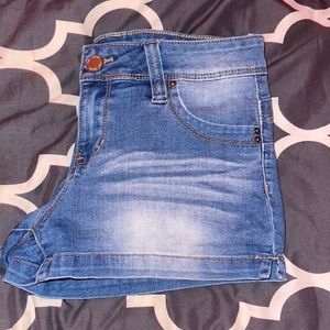 Woman's jean shorts